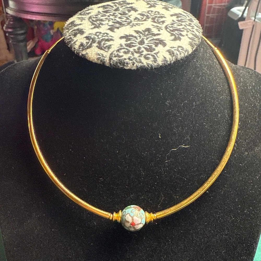 Elegant Gold Choker Necklace‎ with Floral Bead